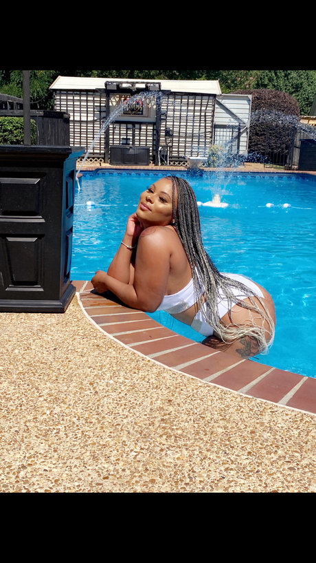 MissMonroe naked star galleries