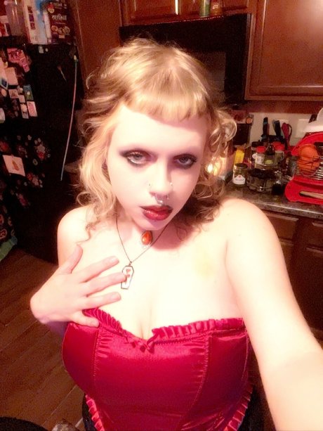 o k s a n a sexy star photo