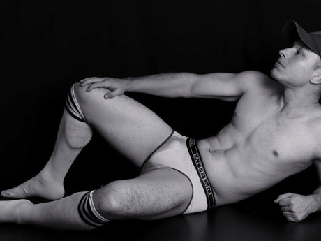 Pablo Alvarez model free pic