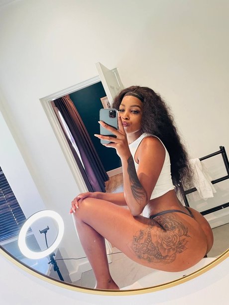 Owamie model beautiful pic