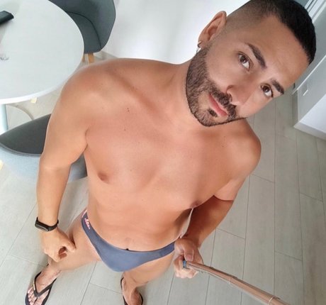 Saurux pornstar hot pic