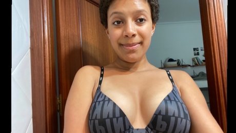 akua VIP page pretty pornstar picture