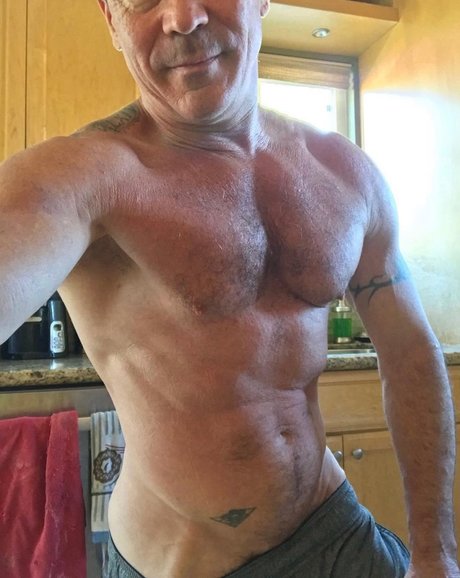 Havocguy naked model photo