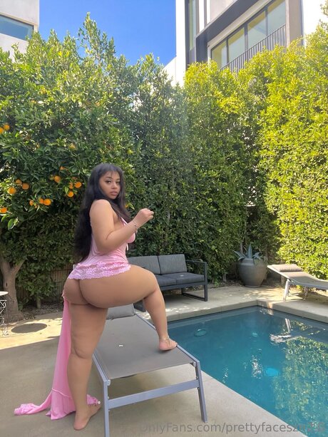 PrettyFaceSzn Naomi Nash adult star picture