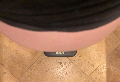 potbellywife naked actress picture