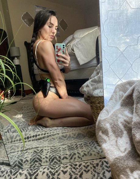 kikiwaters art pornstar img