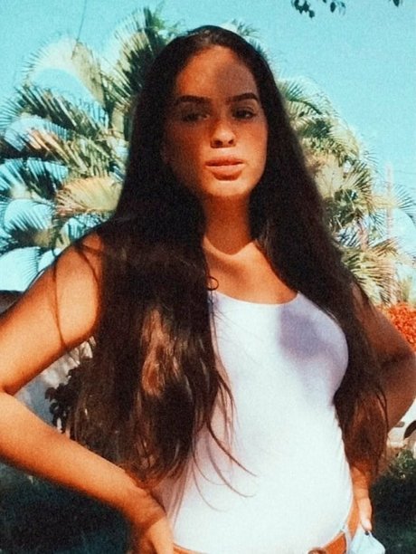 Izabelly Linhares pornstar erotic galleries