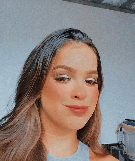 Izabelly Linhares model perfect images
