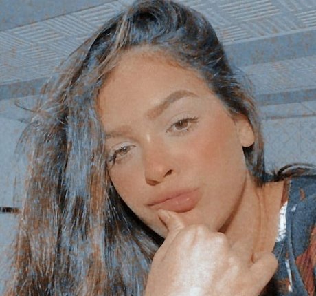 Izabelly Linhares model perfect image