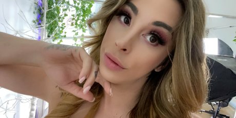 CaseyKissesXoXo model beautiful images