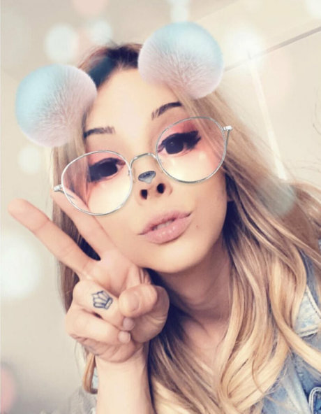 CaseyKissesXoXo hot model pictures