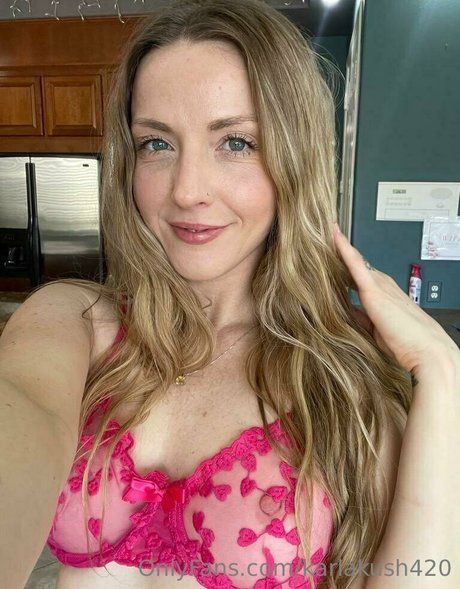 karlakush420 nude model pic
