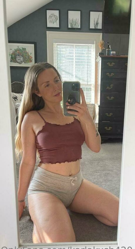karlakush420 naked model galleries