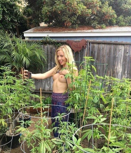 karlakush420 nude model images