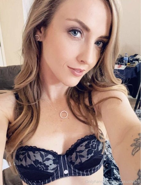 karlakush420 model adult photo