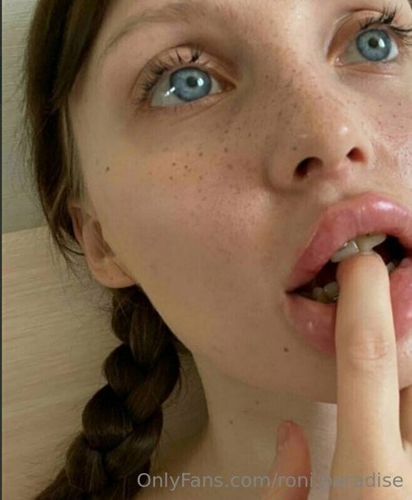 roni paradise hot pornstar img