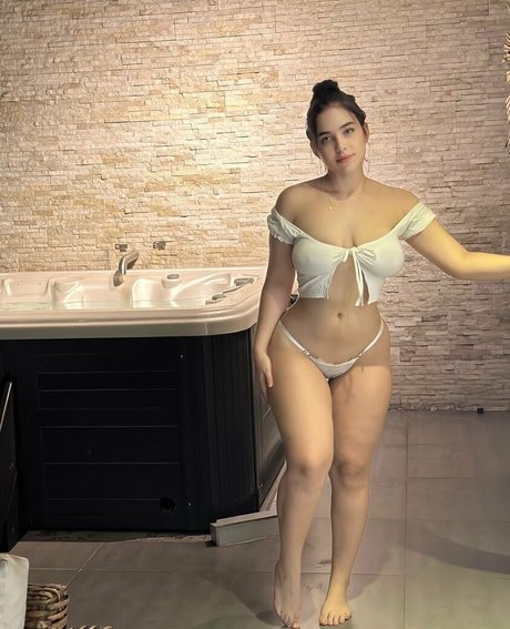 lioqueenn model best image