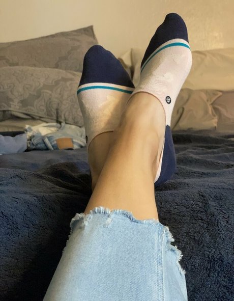 thebarefootcutie erotic pornstar img