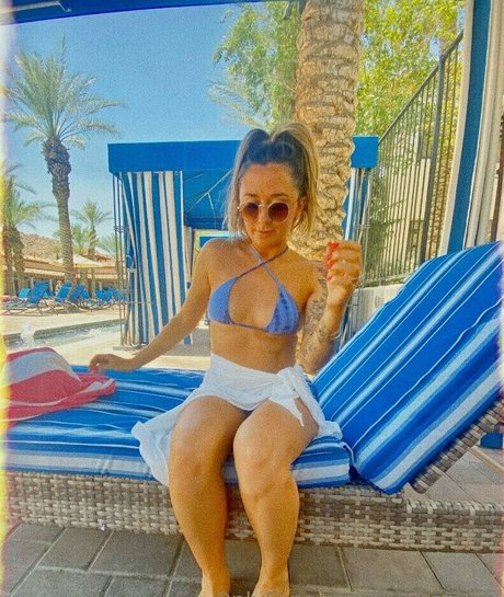 lolahale xo model naked img