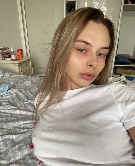 blonde trans onlyfans nude galleries