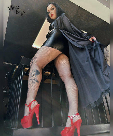 misseviliafree model art image