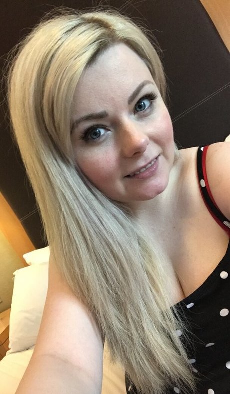 curvydanni nudes model pictures