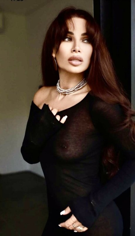 Aiza Dolmatova star top pic