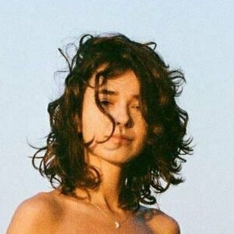 Julia Slip exclusive star picture