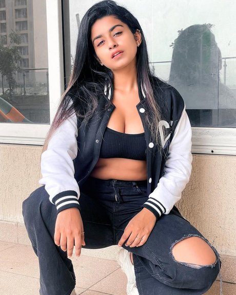 Suhana Khan adult model pic