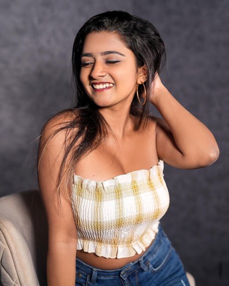 famous girls onlyfans erotic image