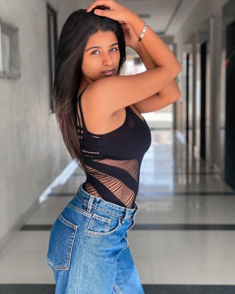 Suhana Khan top model images