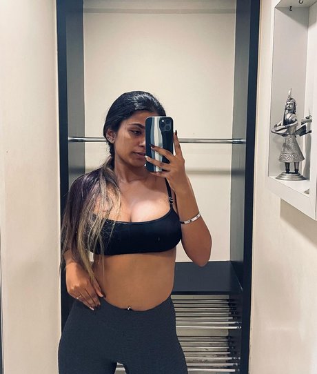 Suhana Khan model best image