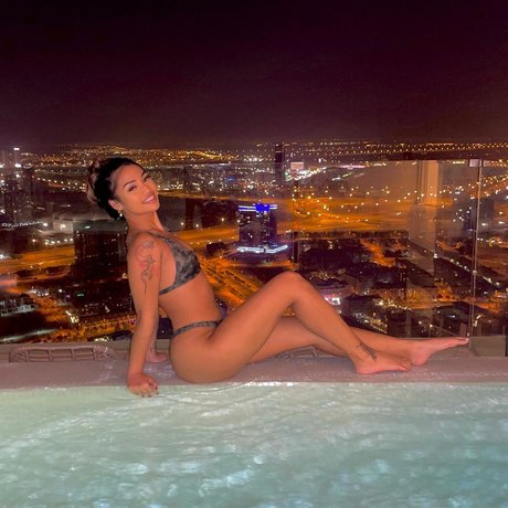 Louaira hot star photos