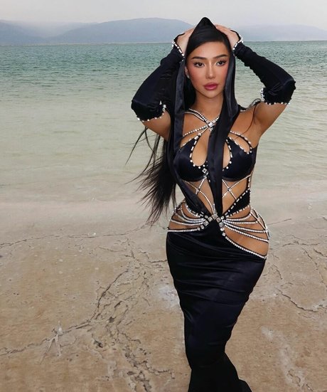 Nikita Dragun adult model galleries