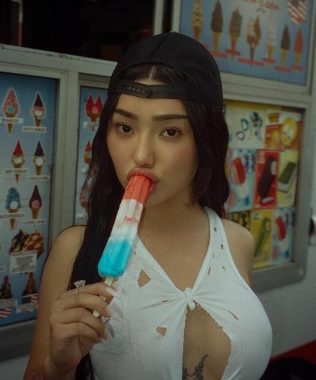 Nikita Dragun star sex img
