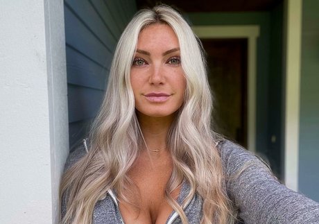 Jordan Elizabeth hot actress picture