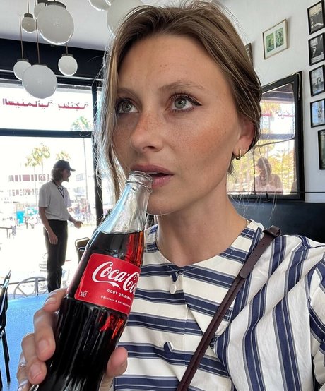 Aly Michalka pretty pornstar photos