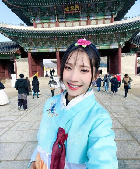 amateur asian onlyfans free nude photo