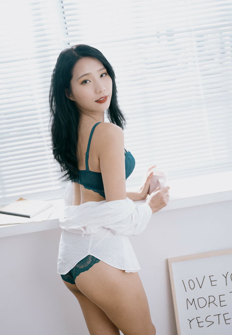 Anita Feifei erotic model pic