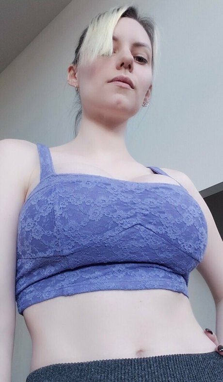 Sinnocent pornstar photo