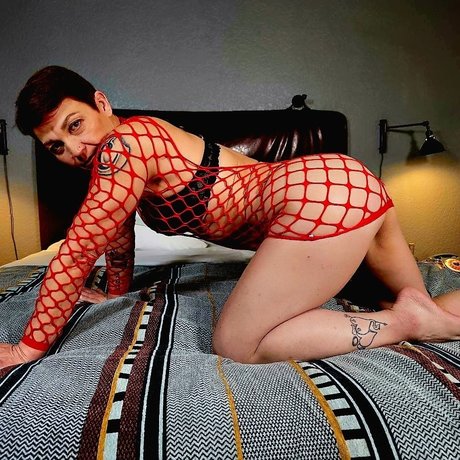 SCORPION QUEEN model sexy pics