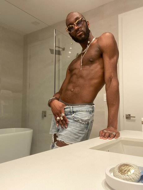 Dejuanaked star gallery
