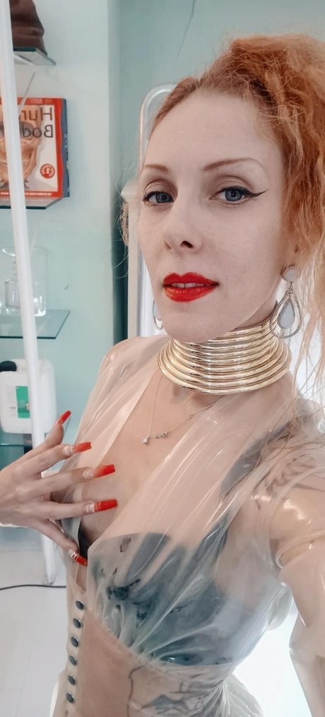 Regina Milano Dom sexy model pic