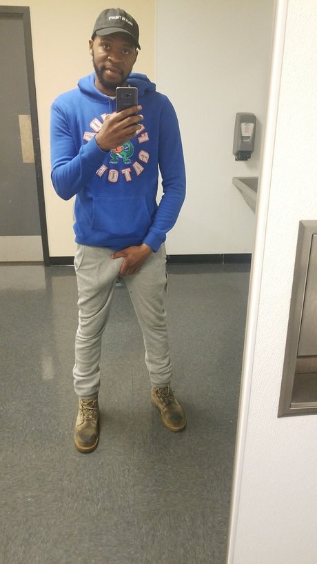 zaddy mac nudes model photo