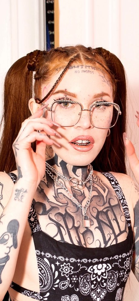 roussleevip model naked galleries