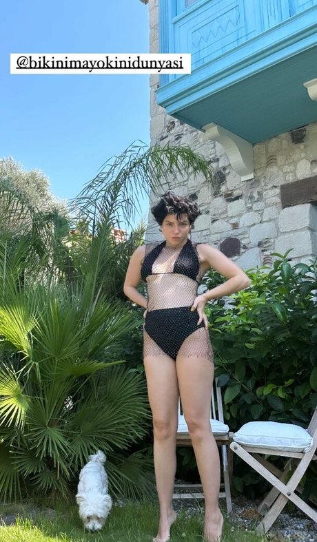 Merve Bolugur sexy pornstar galleries
