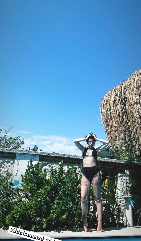 Merve Bolugur nude actress image