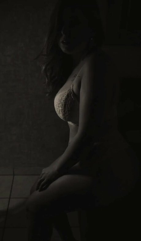 Nanda Lima adult model images