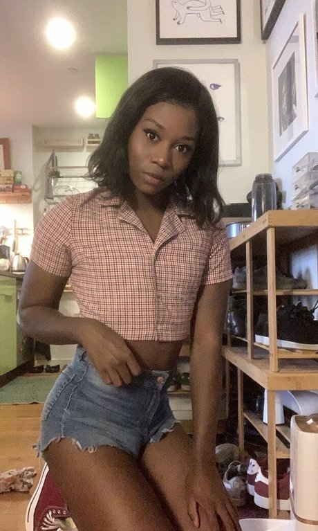 Vanniall nude pornstar image
