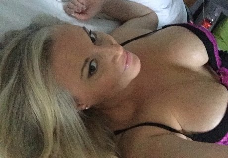 cute shemale onlyfans adult picture